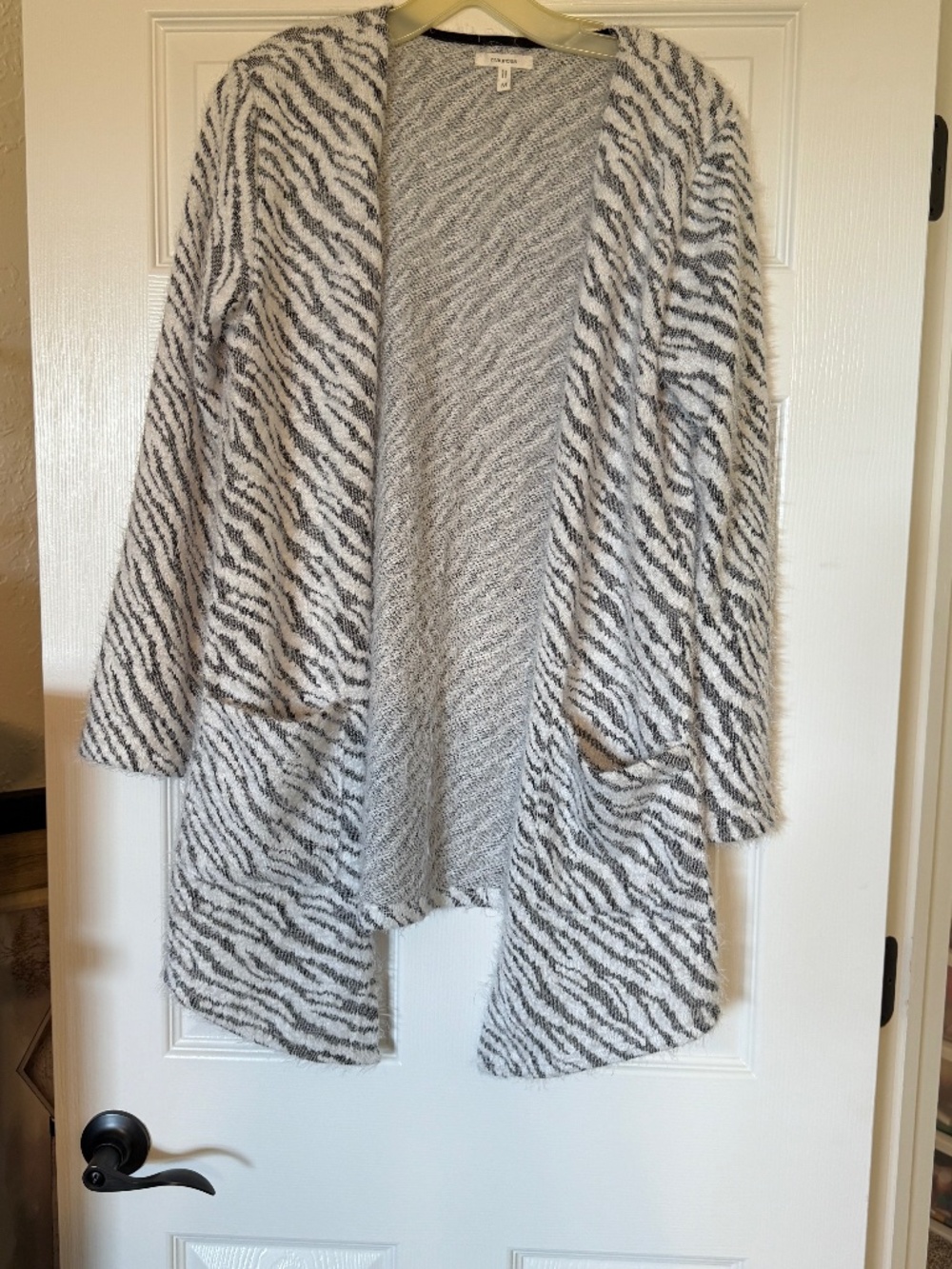 Maurices zebra print cardigan size medium like new long sleeve sweater ladies